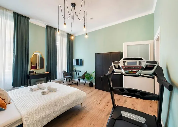 Spacious & Elegant 3 Bedroom Apartment