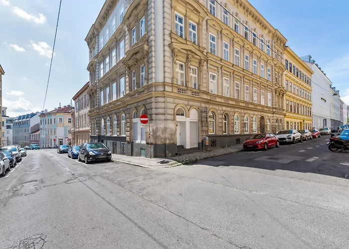Spacious & Elegant 3 Bedroom Apartment