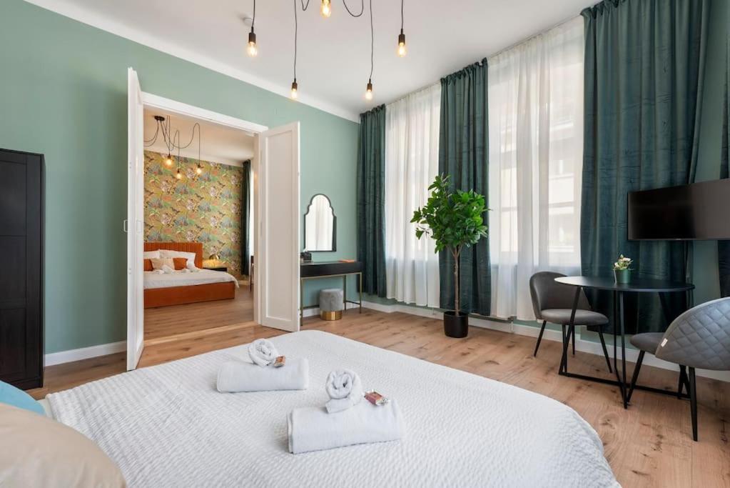 Apartment Spacious & Elegant 3 Bedroom *