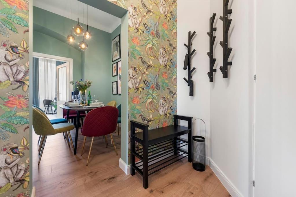Spacious & Elegant 3 Bedroom Apartament *